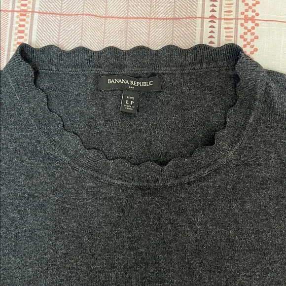 Banana Republic Scallop Sweater - LP - Picture 4 of 5